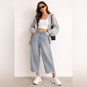 Dakota Blue Cotton Blend Light Wash Denim Wide-Leg Cropped Barrel Jeans Sz. 9/29